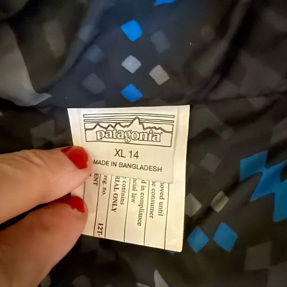 Patagonia Winter Coat Reversible Kids Puffer Jacket Size XL - Picture 4 of 4